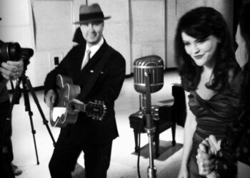 Οι Μουσικές Επιλογές του e-ptolemeos.gr,- Big Bad Voodoo Daddy – All I Want For Christmas (Is My Two Front Teeth) (2013)