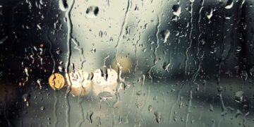 «Αγριεύει» ο καιρός: Έρχονται ισχυρές βροχές και καταιγίδες