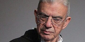 Στραγγάλισαν με τα χέρια τον Μένη Κουμανταρέα