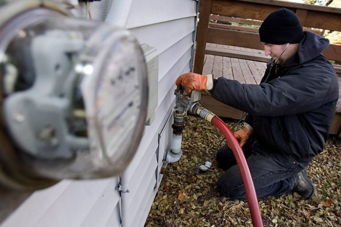 Πετρέλαιο: Πόσο ωφελημένοι είναι οι Έλληνες από την πτώση των τιμών