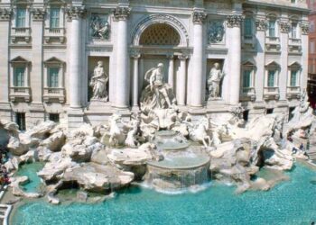 Δείτε πως μαζεύονται τα χρήματα από την Fontana di Trevi! (vid)