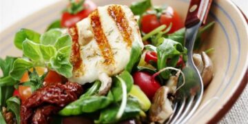 Σαλάτα με σπανάκι, ρόκα και κατσικίσιο τυρί