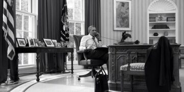 Δείτε τον Ομπάμα να μιλάει στο τηλέφωνο με τη Μέρκελ για την Ουκρανία