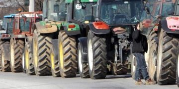 Με 40 μπλόκα οι αγρότες στους δρόμους