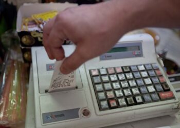 Των… αποδείξεων θα γίνει πάλι – Μισές θα μετράνε οι βασικές δαπάνες των νοικοκυριών