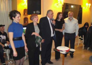 Αντάμωσαν οι φαρμακοποιοί στην κοπή της βασιλόπιτάς τους