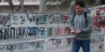 Δείτε τον Μητσικώστα να μιμείται τον Σταύρο Θεοδωράκη!