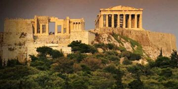 Bloomberg: Σχέδιο της ΕΕ για επέκταση των δανείων της Ελλάδας στα 50 χρόνια και μείωση των επιτοκίων