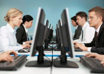 Ερχονται απολύσεις για 48.910 δημοσίους υπαλλήλους