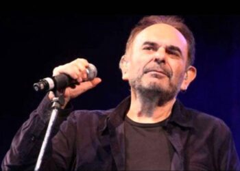 Σάκης Μπουλάς: ο συμμαθητής που δεν μεγάλωσε ποτέ