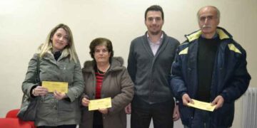 Παραδόθηκαν οι δωροεπιταγές της δράσης «Χριστούγεννα 2013-2014»