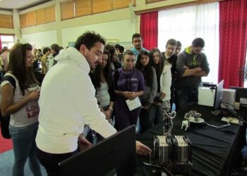 Καθηγητής σε φοιτητές: Μπορείτε να φύγετε; Δεν χωράτε