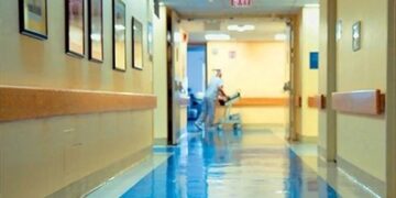 ΠΤΟΛΕΜΑΪΔΑ: 21χρονη ξαλάφρωνε από χρυσαφικά ηλικιωμένες νοσηλευόμενες γυναίκες