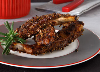 Χοιρινά παϊδάκια με τραγανή γλυκόξινη κρούστα