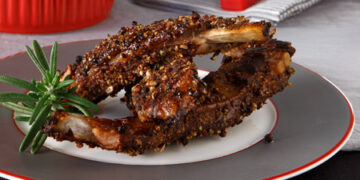 Χοιρινά παϊδάκια με τραγανή γλυκόξινη κρούστα