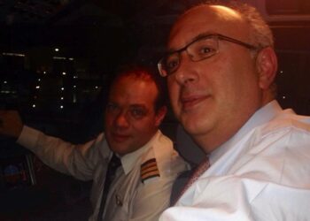 Ένας υπουργός στο… πιλοτήριο!