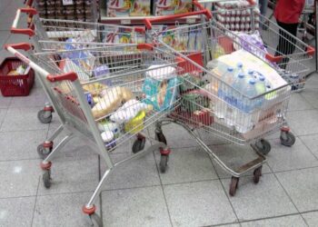 ΕΣΕΕ: Οι τιμές πρέπει να μειώνονται ανάλογα με τους μισθούς