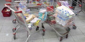 ΕΣΕΕ: Οι τιμές πρέπει να μειώνονται ανάλογα με τους μισθούς