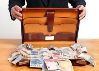 Θεσσαλονίκη: Ληστεία μετά την τραπεζική ανάληψη – Βούτηξαν χαρτοφύλακα με 70.000€!