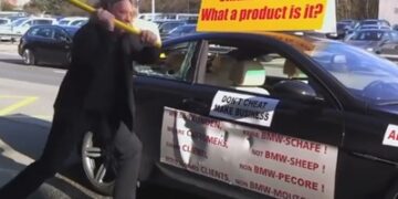 Έσπασε για δεύτερη φορά με βαριοπούλα την δική του BMW M6!!!