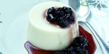 Πανακότα μαστίχα με γλυκό του κουταλιού βύσσινο