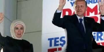 Ο Ερντογάν πανηγυρίζει και απειλεί