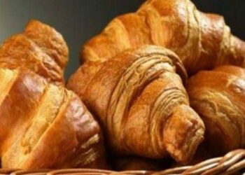 Φτιάξε εύκολα και πεντανόστιμα σπιτικά κρουασάν με πραλίνα!