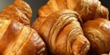 Φτιάξε εύκολα και πεντανόστιμα σπιτικά κρουασάν με πραλίνα!