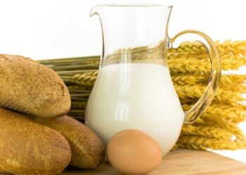 «Φρέσκο γάλα» 11 ημερών και ψωμί με το ζύγι