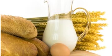 «Φρέσκο γάλα» 11 ημερών και ψωμί με το ζύγι