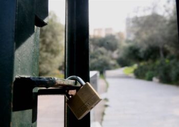 Δεκάδες φιλανθρωπικά ιδρύματα της χώρας απειλούνται με κλείσιμο