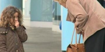 ΣΟΚΑΡΙΣΤΙΚΟ! Δυο κοριτσάκια έκαναν ότι χάθηκαν αλλά … πόσοι τις βοήθησαν;