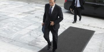 Οι τριανδρία που αντικατέστησε τον πρωθυπουργό!