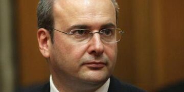 Χατζηδάκης: Θα μειωθεί η τιμή του γάλακτος