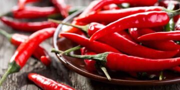 Το ήξερες; Ποιες ΠΙΚΑΝΤΙΚΕΣ τροφές ωφελούν την υγεία;