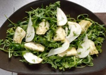 Σαλάτα με αγκινάρες και βινεγκρέτ αντζούγιας