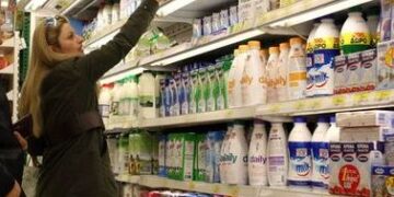 Το γάλα τραβά την ανηφόρα. Στην Ελλάδα, η 4η υψηλότερη τιμή παραγωγού στην ΕΕ