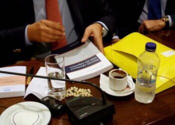 Άνω-κάτω η Βουλή με τους τσάμπα καφέδες των βουλευτών