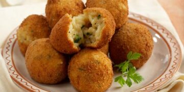 Arancini (παναρισμένες κροκέτες ρυζιού)