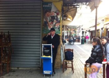 Θεσσαλονίκη: Ο μουσικός του δρόμου που κάνει θραύση στα social media – Δείτε το βίντεο!