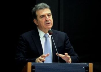 Η Ελλάδα ξαναβγαίνει στις αγορές: Πιθανή έκδοση ομολόγων πριν από τις ευρωεκλογές