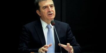 Η Ελλάδα ξαναβγαίνει στις αγορές: Πιθανή έκδοση ομολόγων πριν από τις ευρωεκλογές