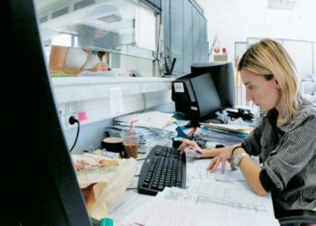 Αλαλούμ και ταλαιπωρία στις εφορίες για 1 εκατ. μισθωτούς με ανείσπρακτες αποδοχές