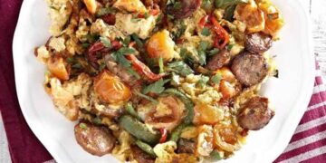 Kαγιανάς με χωριάτικο λουκάνικο