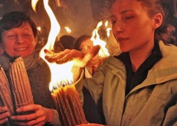 Ιεροσόλυμα: Τελέστηκε η Αφή του Αγίου Φωτός