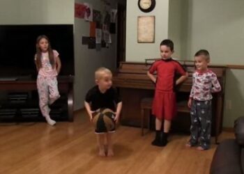 Δεν μπορείτε να φανταστείτε τι κάνει αυτό το δίχρονο αγοράκι! Τέτοιο ταλέντο δεν έχετε ξαναδεί (βίντεο)