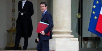 Γαλλία: Πάγωμα επιδομάτων και μισθών ανακοίνωσε ο Βαλς