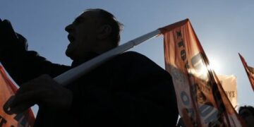 Στάσεις εργασίας από ΟΛΜΕ μετά το «κόψιμο» διακοπών για αναπλήρωση διδακτικών ωρών