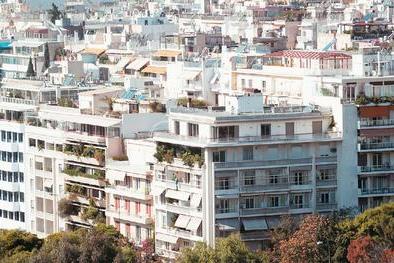 Κομισιόν: Από τον Ιανουάριο του 2017 η εξίσωση των τιμών των ακινήτων