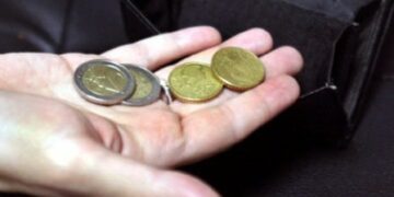 Σε κίνδυνο φτώχειας 685.000 Ελληνόπουλα